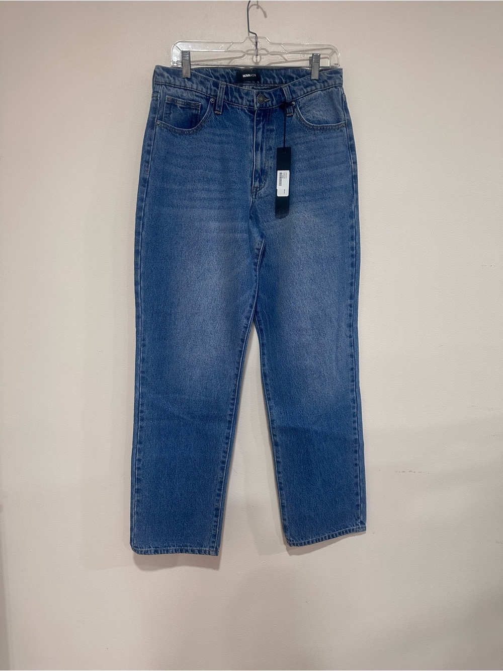 Nova men, classic straight medium blue jeans size 30. NWT